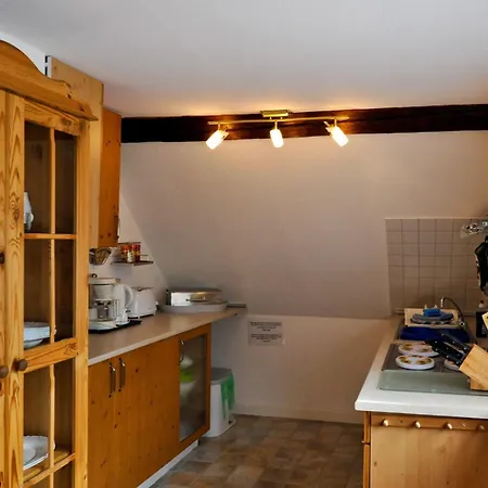Kachel Daire
