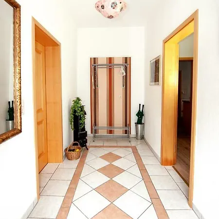 Kachel Daire